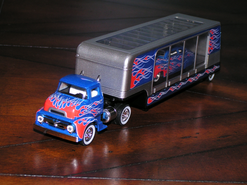 Illustration for article titled Hot Sixty 4th: M2 Ford C-500 COE and Custom trailer